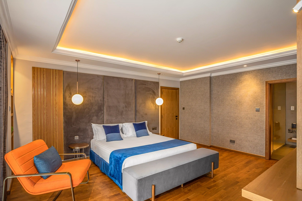 Junior Suite - separate seating area with city view